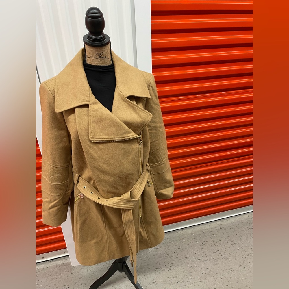 MICHEAL KORS WOOL TRENCH COAT 🧥 CAMEL 🐪 WITH SHINY ✨ GOLD 🏆👑  HARDWARE 😍